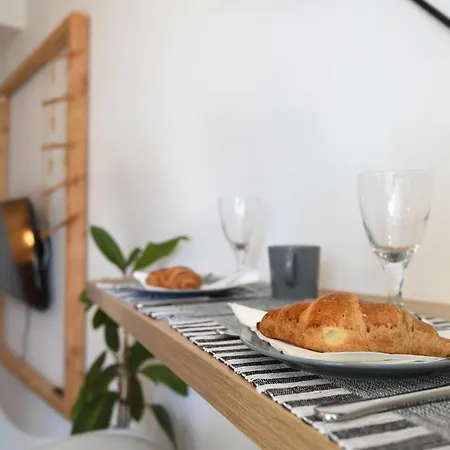 Camellia Apartment *