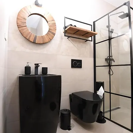 Camellia Apartment *