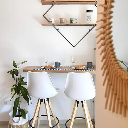 Camellia Apartment *